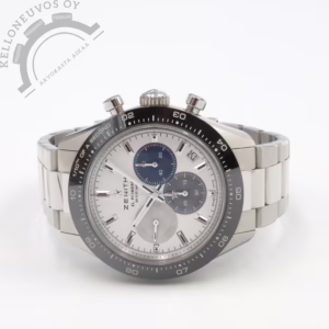 Tarjolle tajuttoman upea, "Daytonan tappaja", Zenith Chronomaster Sport. Valkoisella taululla jossa upeat näyttävyyttä lisäävät pikkutaulut sekä päivyri. Musta keraaminen kehä, teräksinen kuori sekä laadukas teräsranneke. Mukana myös upeasti kelloon istuva sininen merkin oma Blue Cordura-effect nahkaranneke. Koneistona toimii erittäin tarkkakäyntinen Zenith El Primero 3600 -automaattikoneisto jolle luvataan 60h käyntivara. Full set, kellon paperit on leimattu kotimaisen jälleenmyyjän toimesta 8/2022. Kellon suositushinta uutena 11 800e.