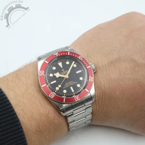 Tudor Heritage Black Bay Red - Image 6