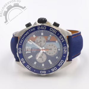 Tarjolle näyttävä TAG Heuer Formula 1 Gulf Edition. Upealla Gulf Oil Öljy-yhtiön väreissä olevalla taullulla jossa päivyri, ajanotto sekä pikkusekunnit. Teräksinen kuori sinisellä Tachymetre kehällä varusteltuna. Kokonaisuuden kruunaa sininen alcantara-ranneke oransseilla tikkauksilla ja omalla soljella. Koneistona huoleton ja tarkkakäyntinen kvartsi. Täys setti alkuperäistä ostokuittia myöden. Kellon takuukortti on päivätty kotimaisen jälleenmyyjän toimesta 11/2023.