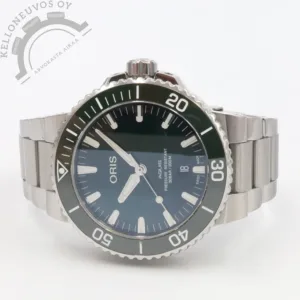 Tarjolle siistissä kunnossa oleva Oris Aquis Date 43,5mm Green. Upealla vihreällä taululla sekä vihreällä kehällä. Kokonaisuuden kruunaa mukavan ranneistuvuuden omaava teräsranneke. Koneistona toimii juuri kellosepän tarkastama Oris 733 -automaatti. Full set, kellon elektroninen takuukortti on aktivoitu 9/2019.