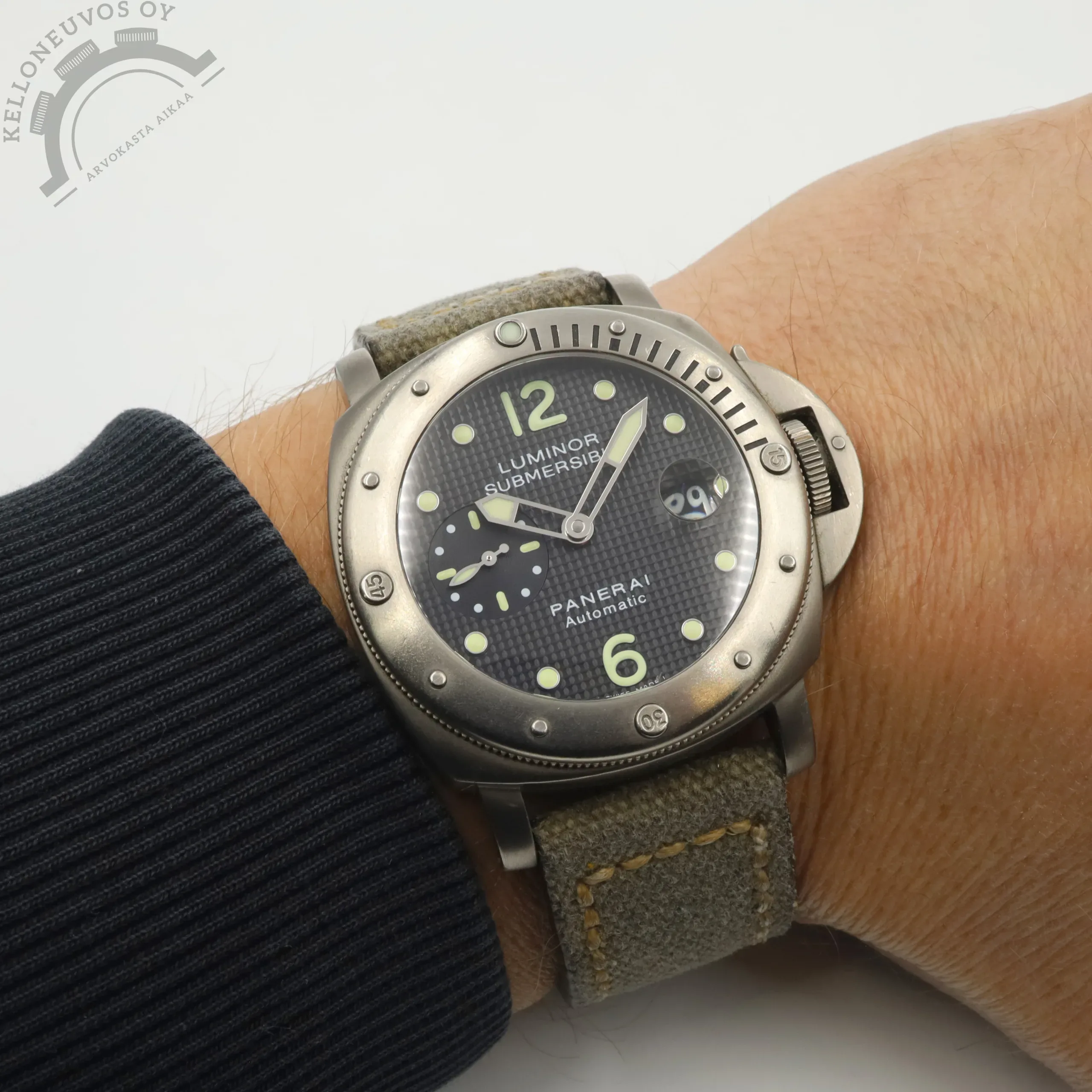 Panerai Luminor Submersible Titanium 44mm - Image 6